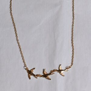 Elegant Gold Bird Necklace Great gift nature lover Perfect length New 3 birds